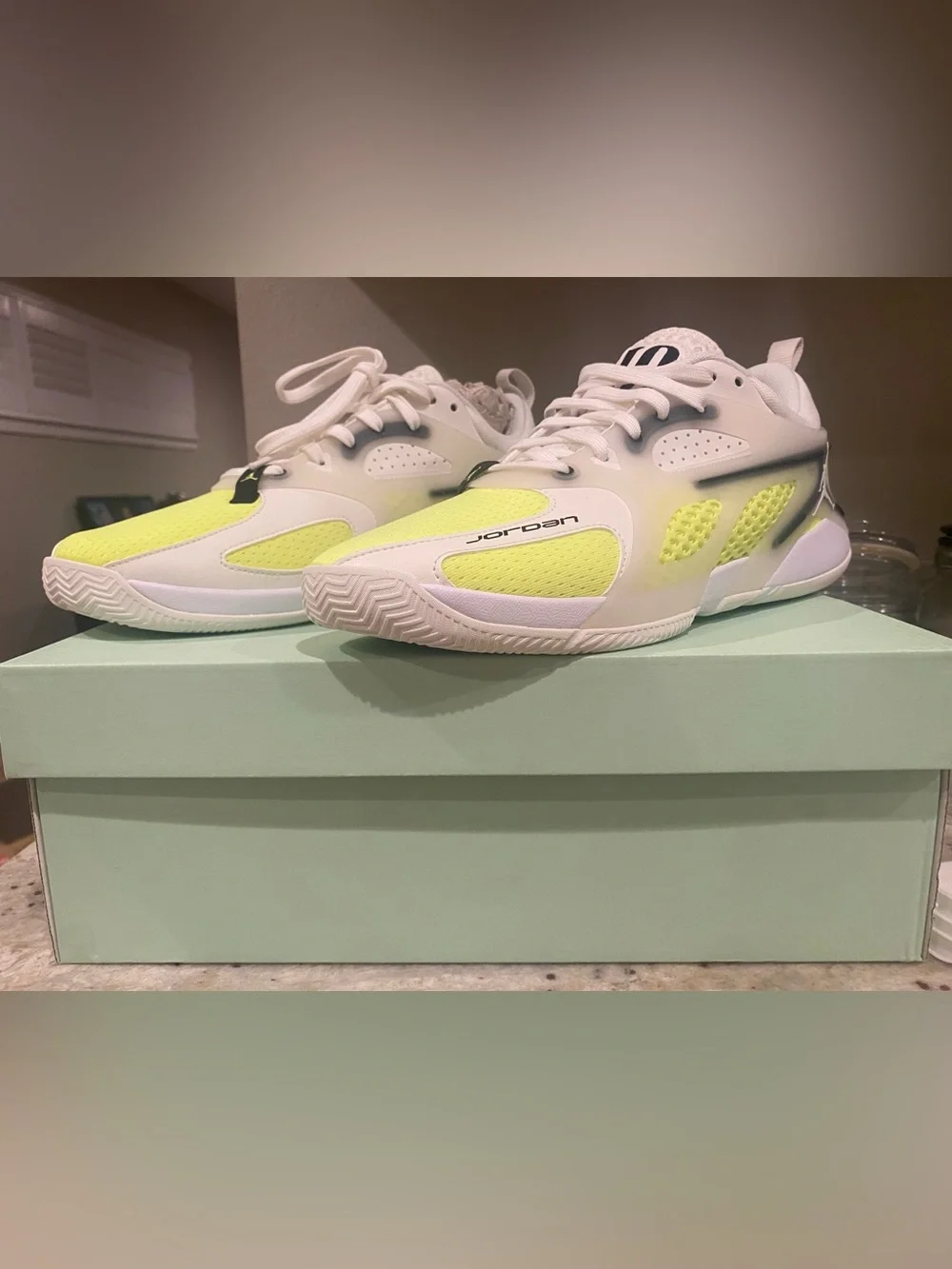 Jordan Men’s White & Neon Yellow Low-Top Heir. NWT Sz 9 Never worn MSRP $110